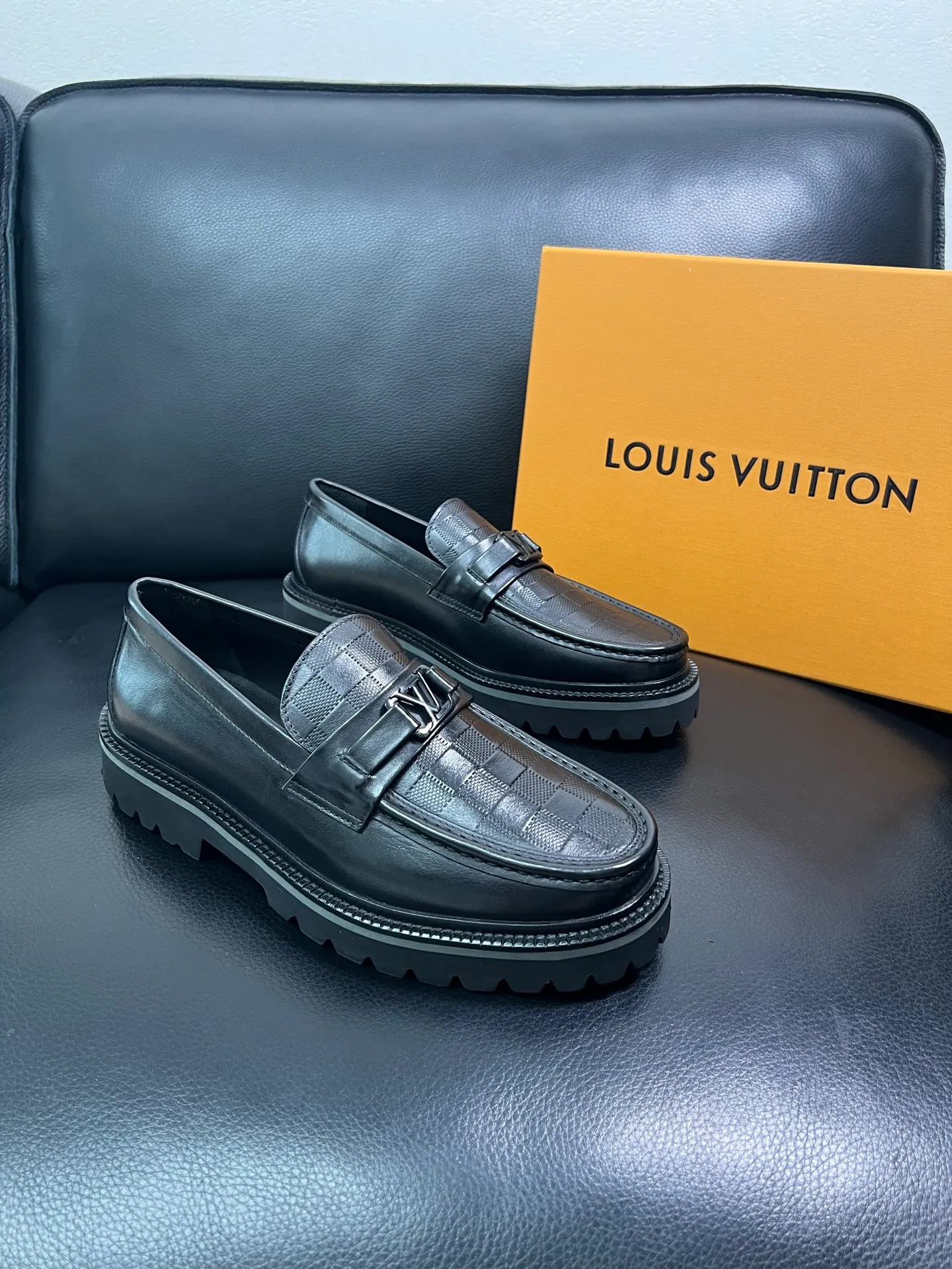 Men's shoes 💰780 Lv top purchasing Louis Vuitton leather shoes counter synchronization, uppers imported from Italy, imported water-dyed cowhide lining, soles: original soles specially provided by the original factory, original factory follow-up goods, high quality, welcome to compare, code number 38-44 (customized 45) 85842